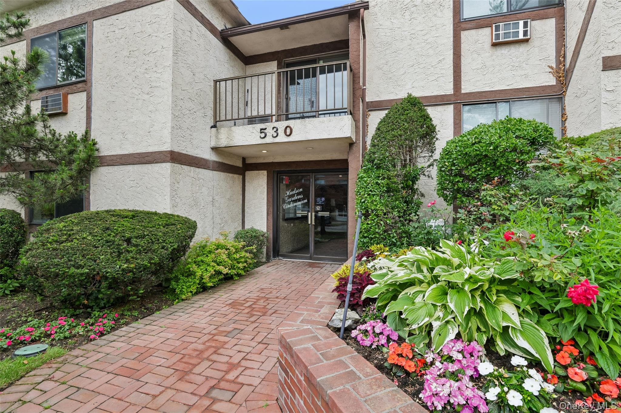 530 Hudson Avenue thumbnail 3