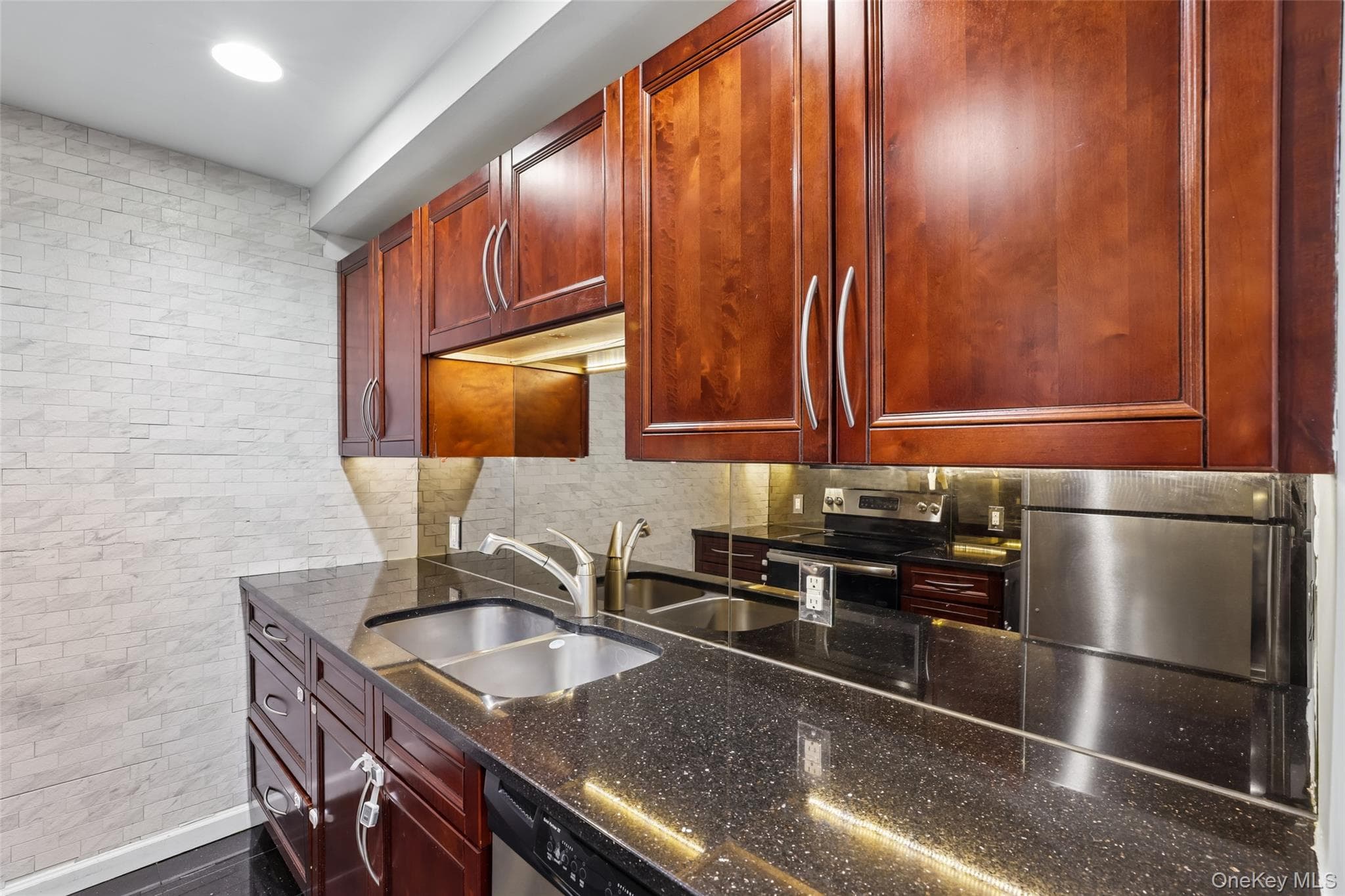 530 Hudson Avenue thumbnail 15