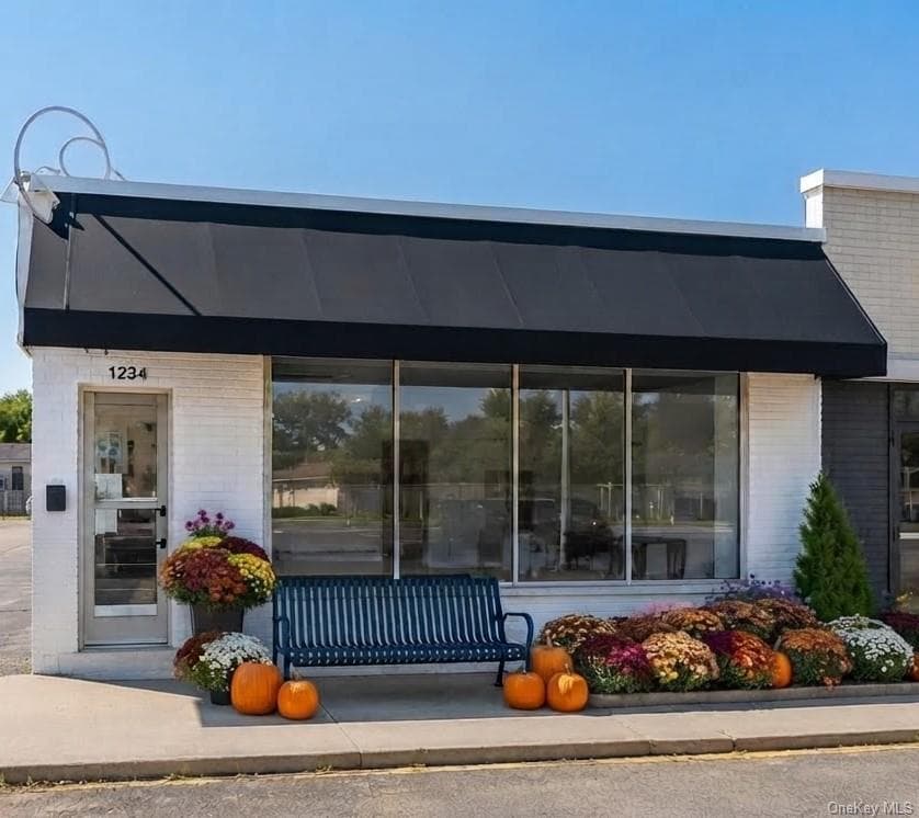 2846 Sunrise Highway, Bellmore