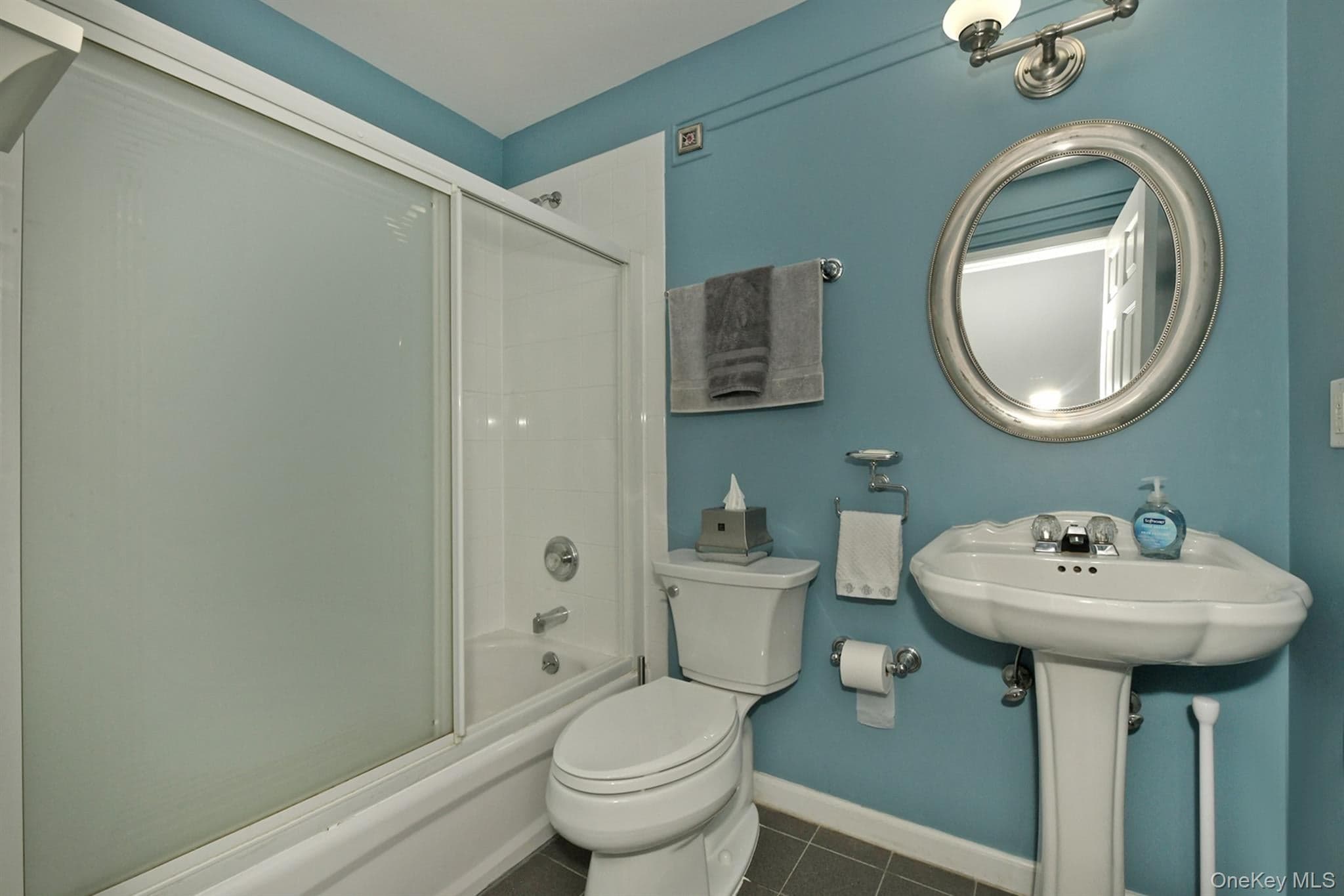 81 C Robinson Avenue thumbnail 18