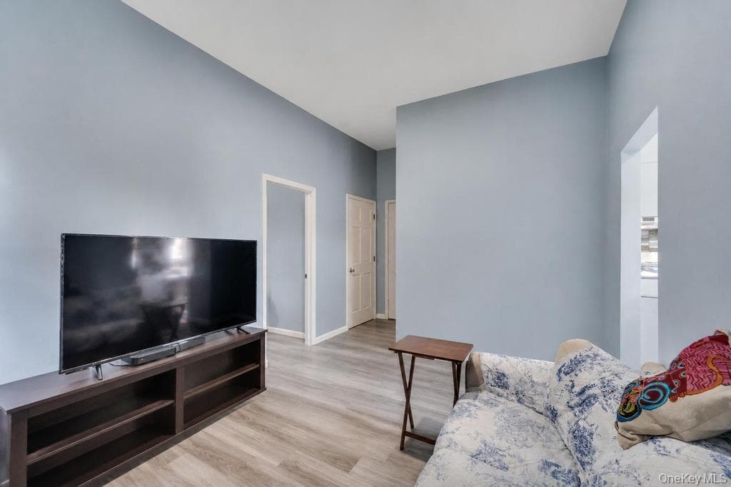 252 Woodbine Street thumbnail 9