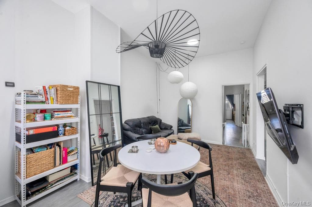 252 Woodbine Street thumbnail 17