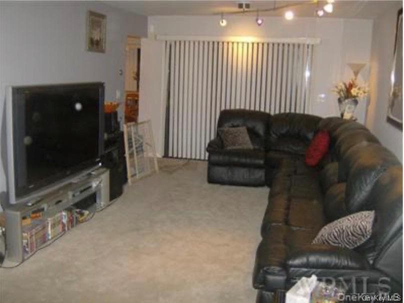 114 Round Hill Road thumbnail 4