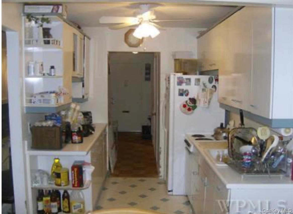 114 Round Hill Road thumbnail 6
