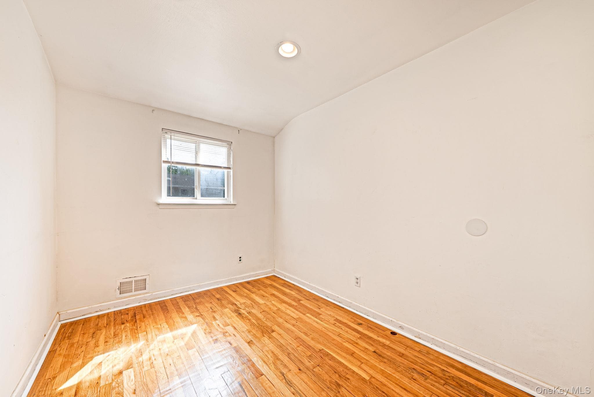 49 Eastern Avenue thumbnail 13