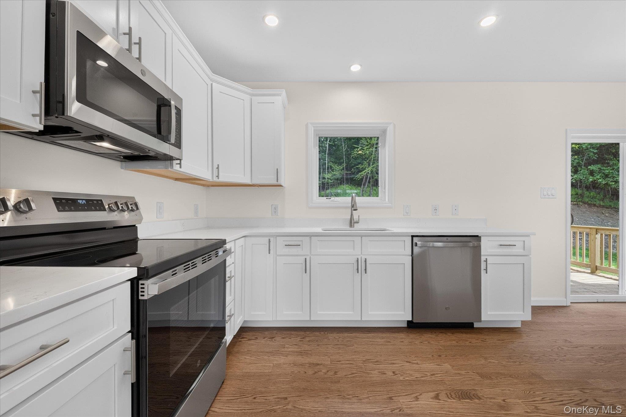 592 Ludingtonville Road thumbnail 6