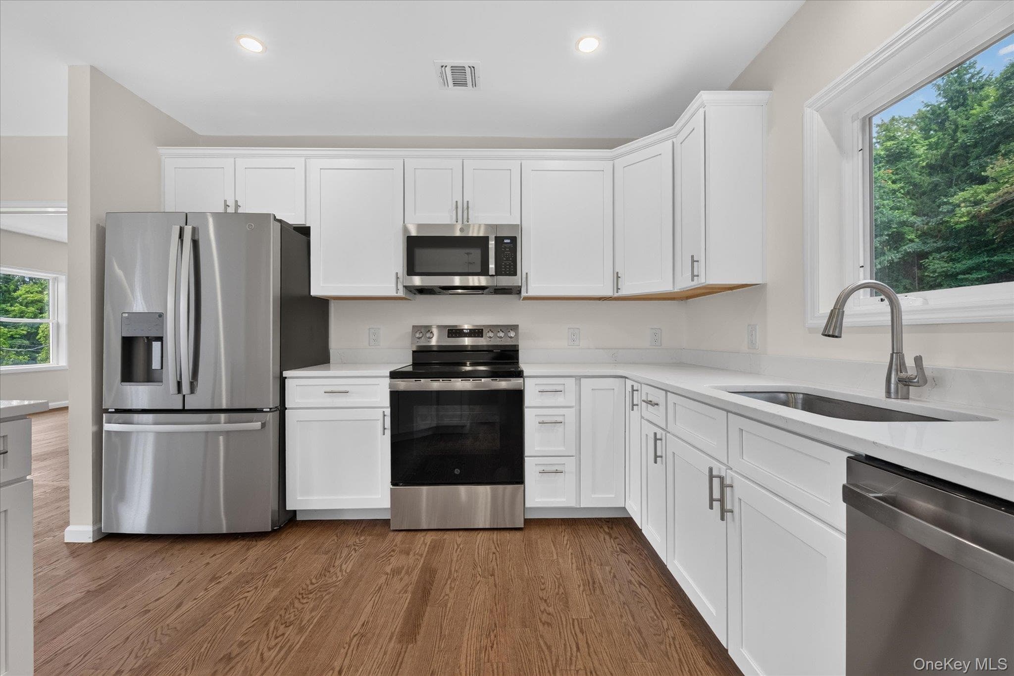 592 Ludingtonville Road thumbnail 5