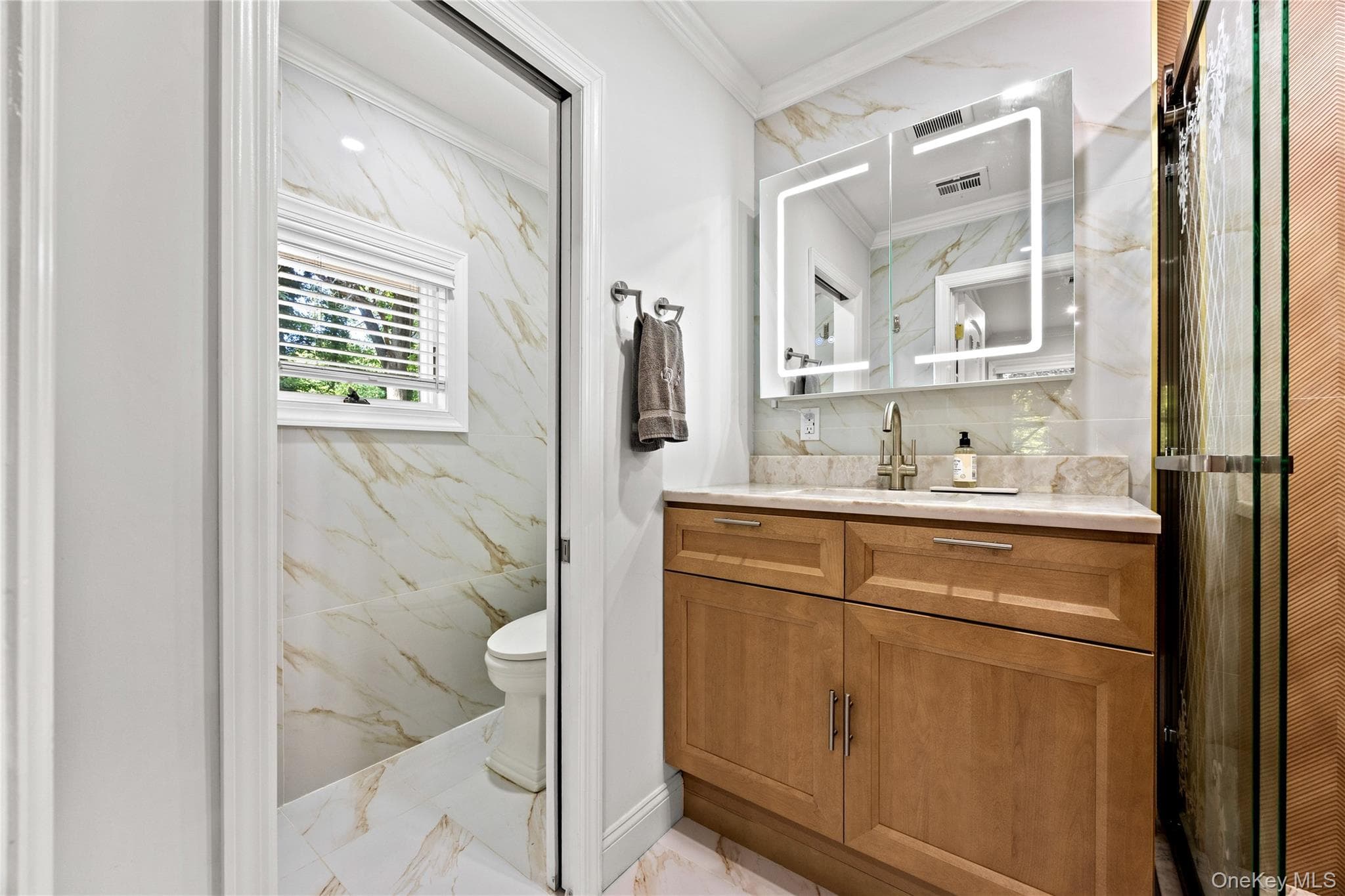 249 Glen Cove Road thumbnail 24