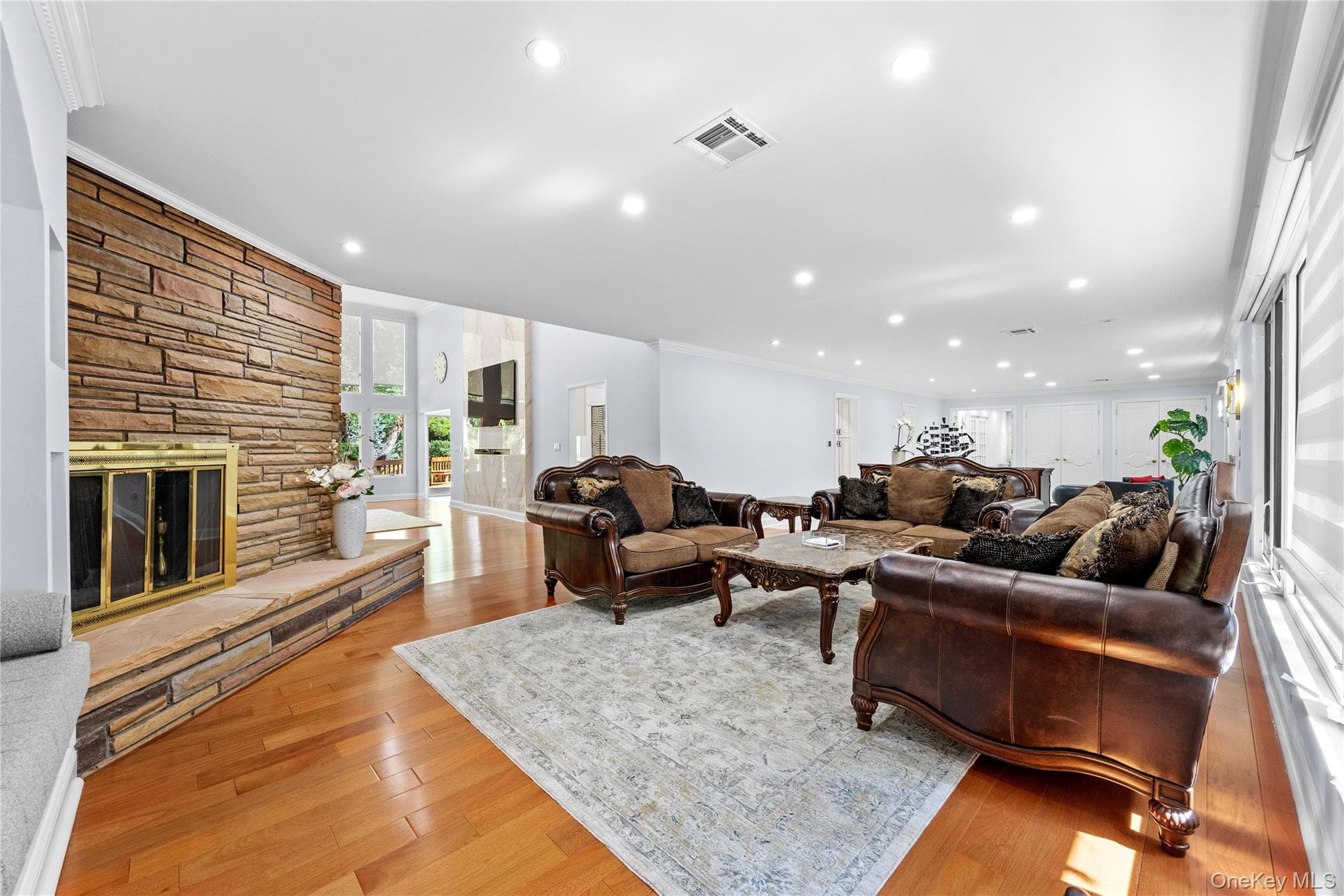 249 Glen Cove Road thumbnail 7