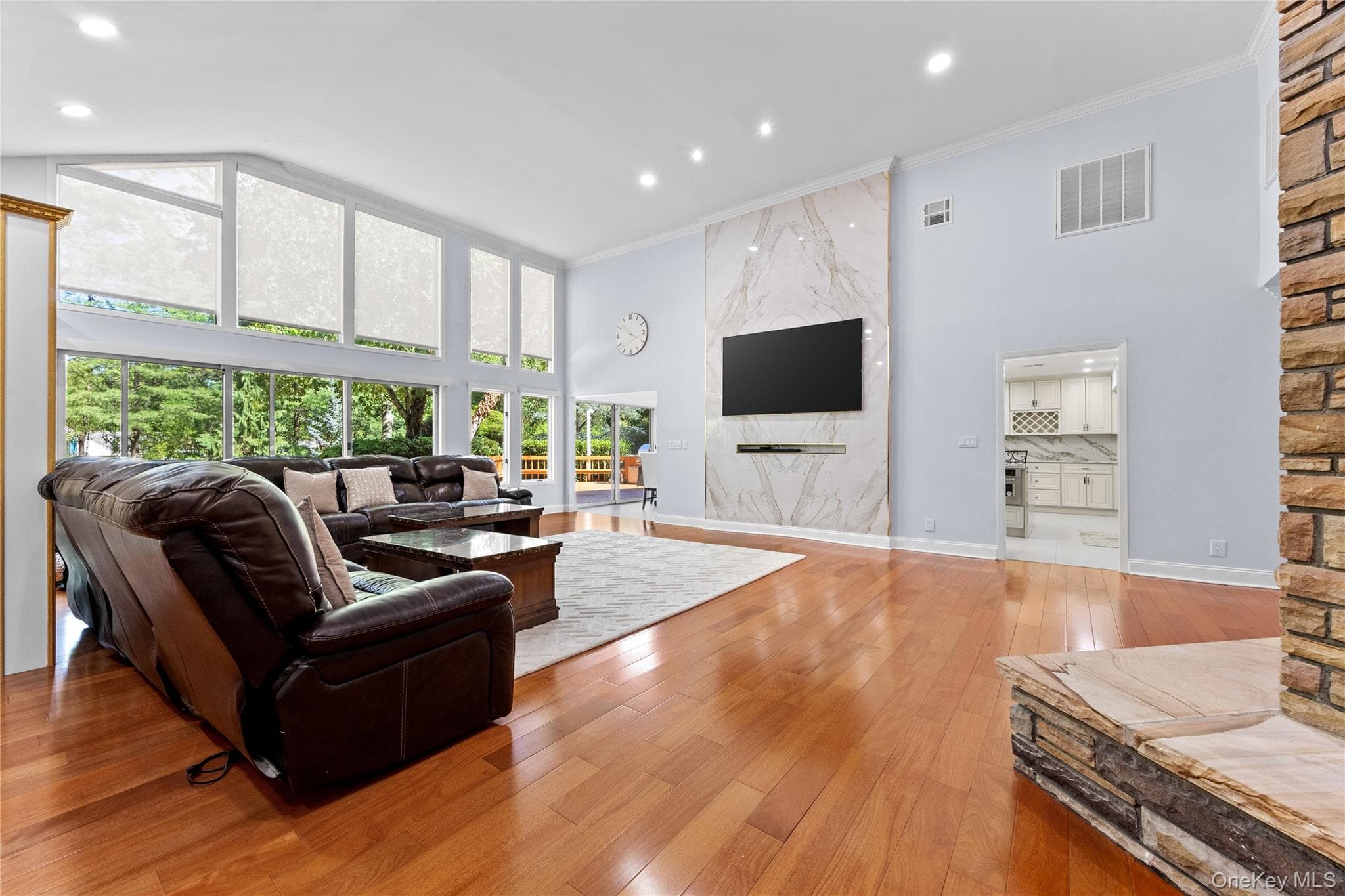 249 Glen Cove Road thumbnail 10