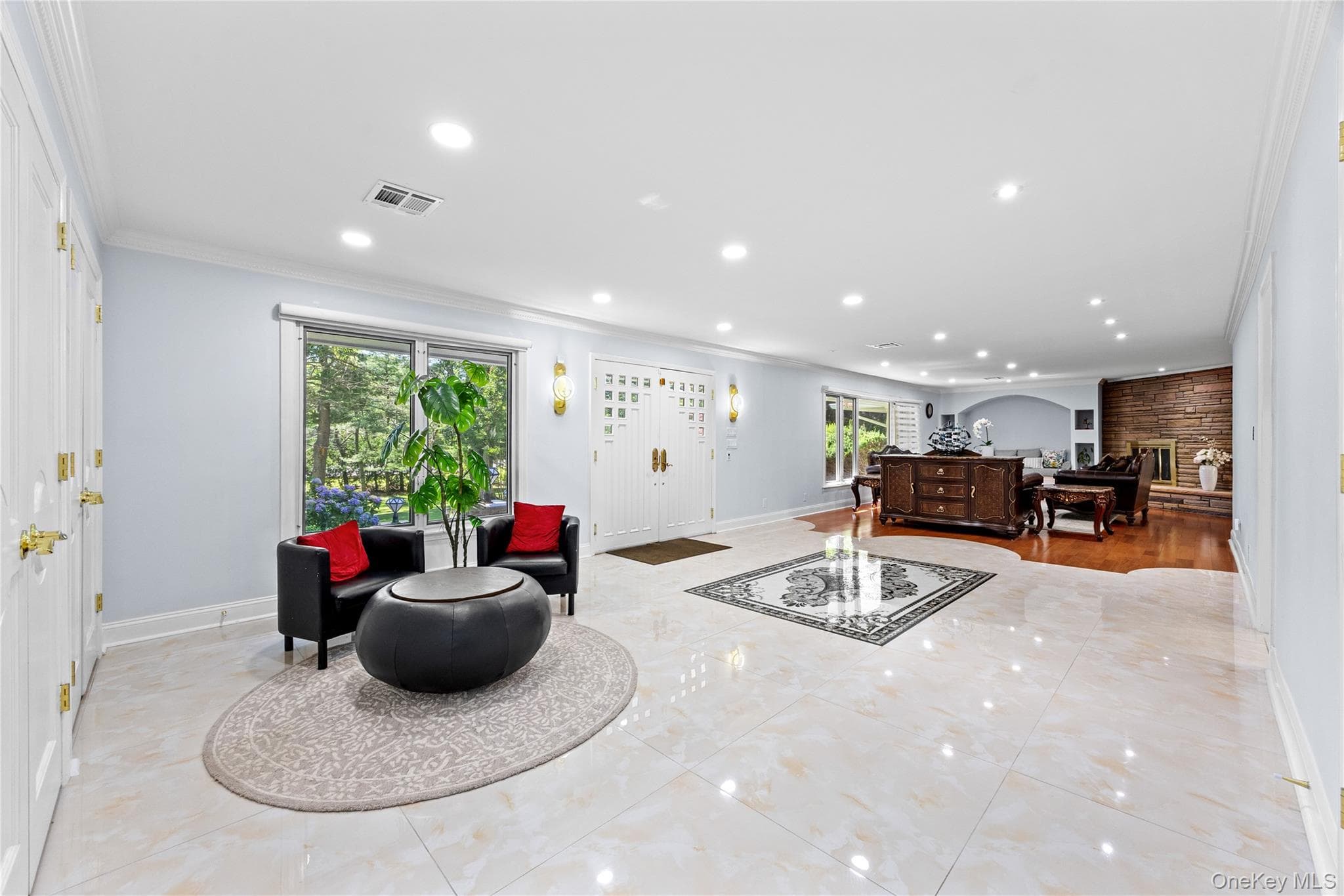 249 Glen Cove Road thumbnail 4
