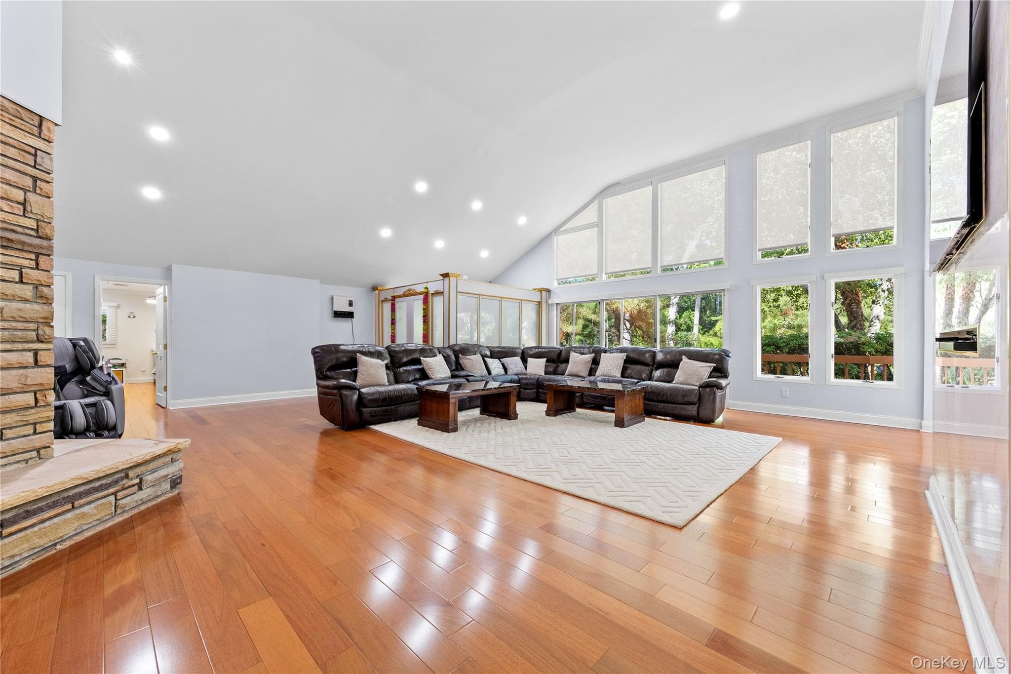 249 Glen Cove Road thumbnail 8