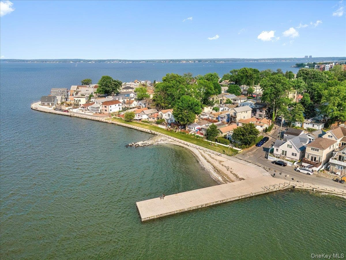 22B Edgewater Park thumbnail 9