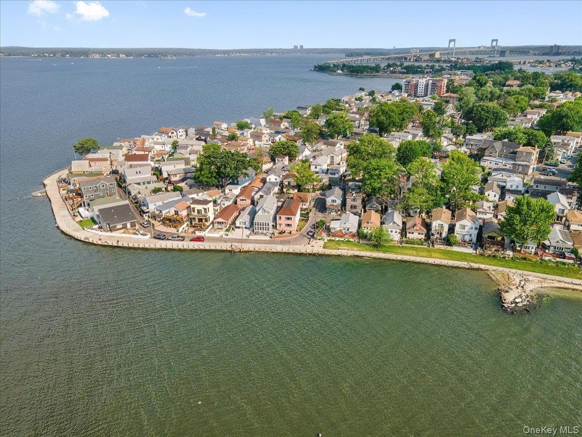 22B Edgewater Park thumbnail 17