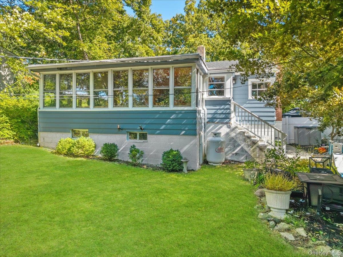 30 Maple Road, Lake Peekskill