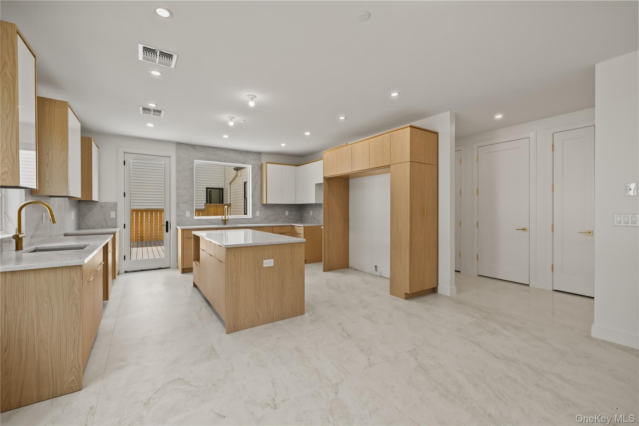 41 Saddle River Road Unit: 202 thumbnail 14