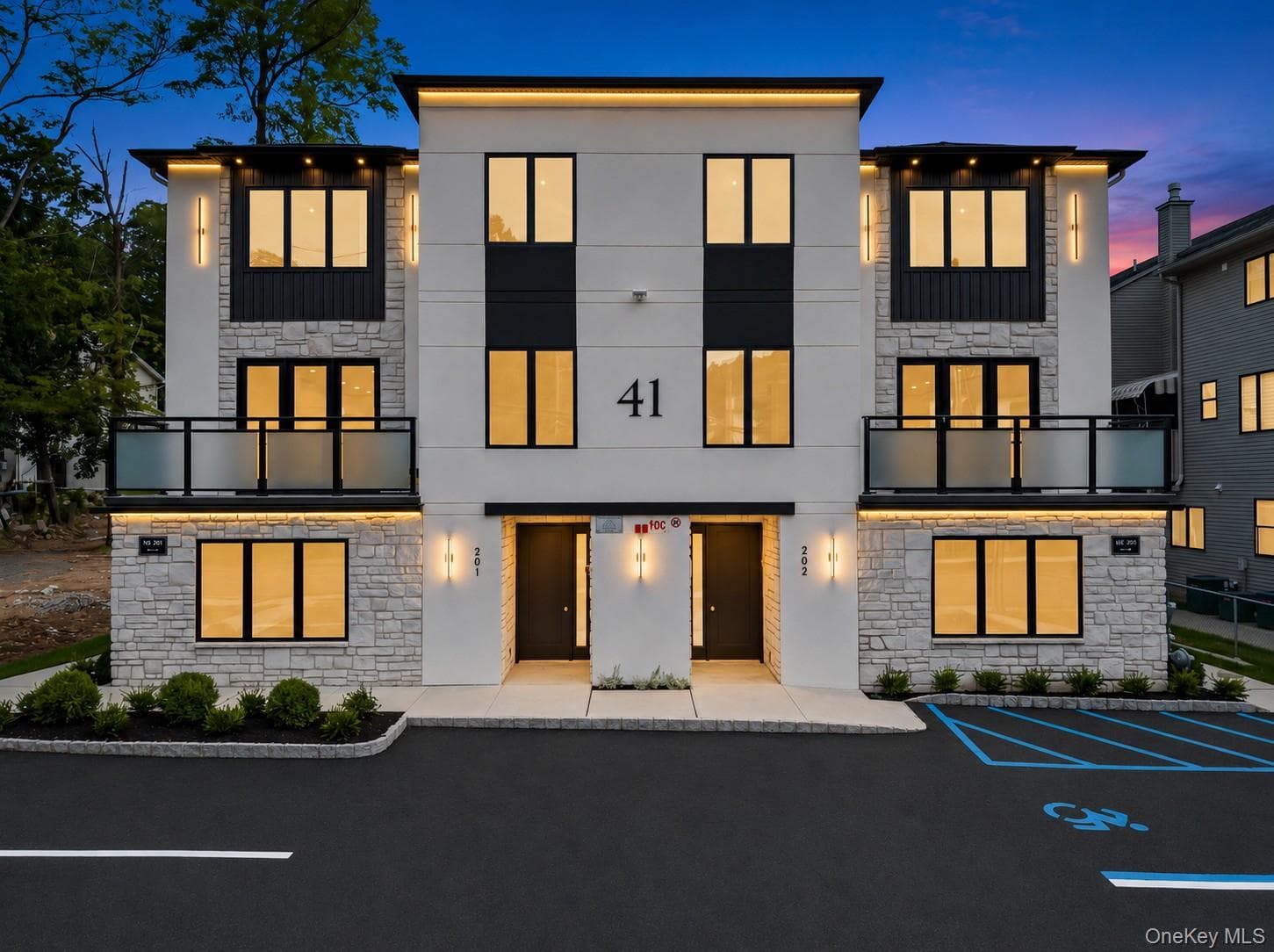 41 Saddle River Road Unit: 202 photo 1