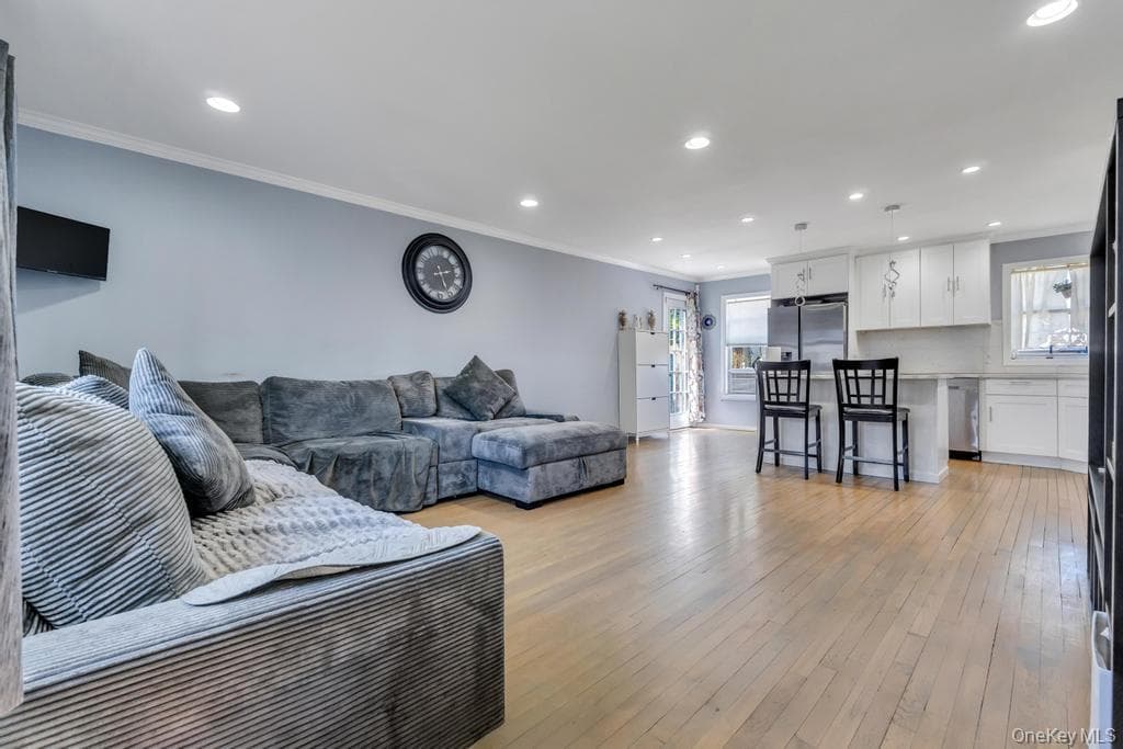 259 N Rutherford Avenue thumbnail 9