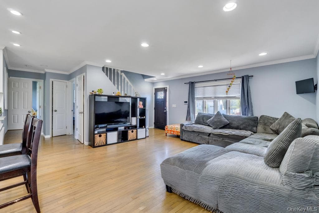 259 N Rutherford Avenue thumbnail 10