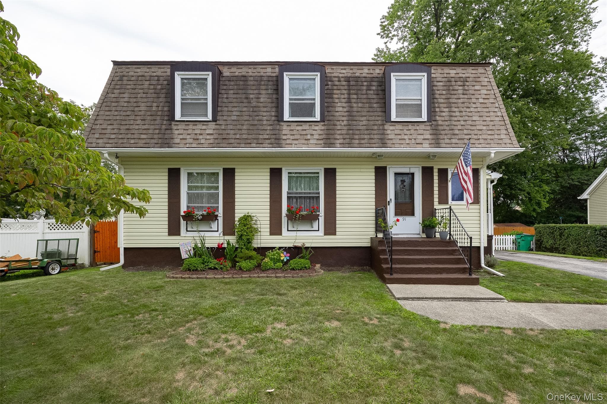 91 Maple Street photo 1