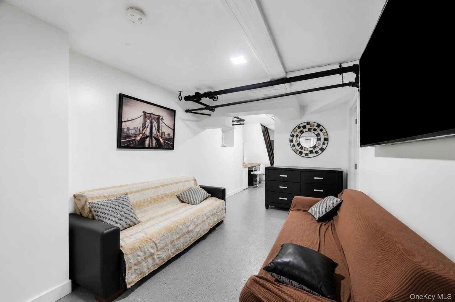 330 E 198th Street thumbnail 34