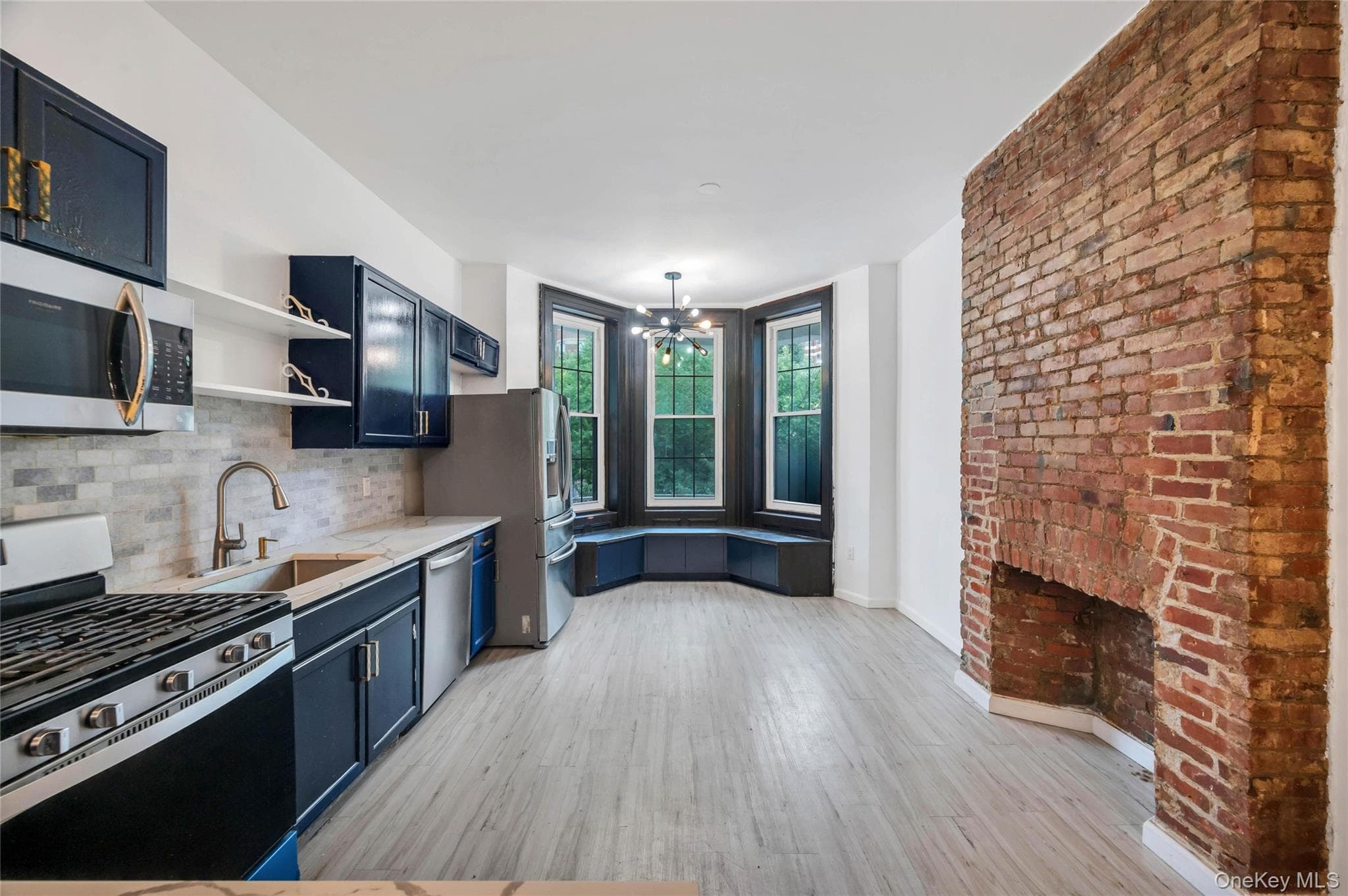 330 E 198th Street thumbnail 7