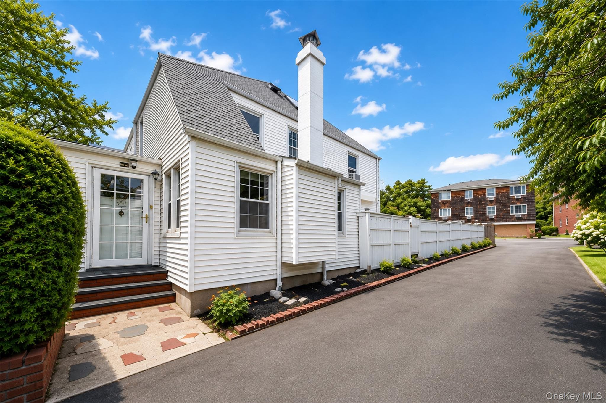 26 Van Nostrand Court thumbnail 2