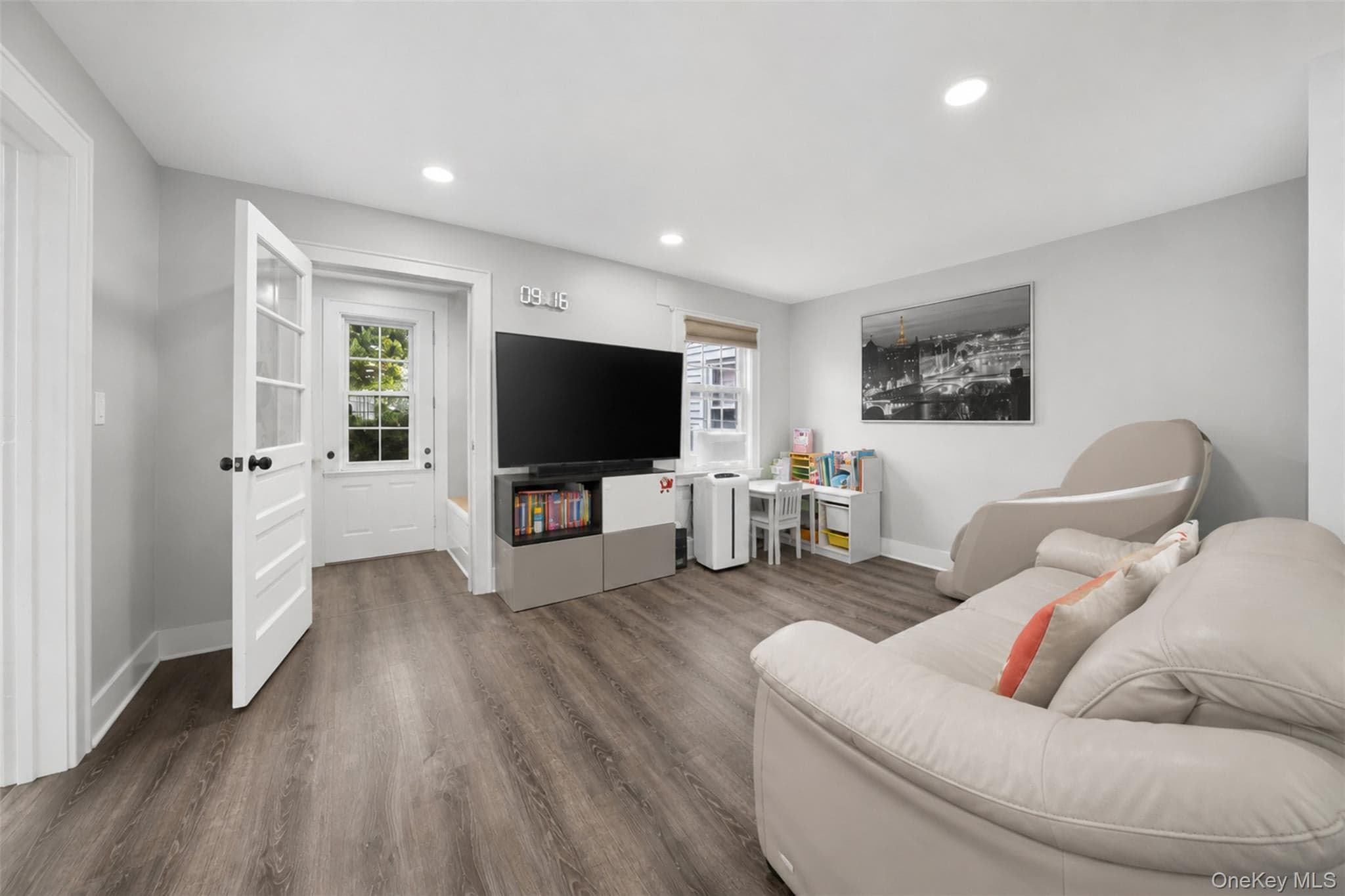 26 Van Nostrand Court thumbnail 7