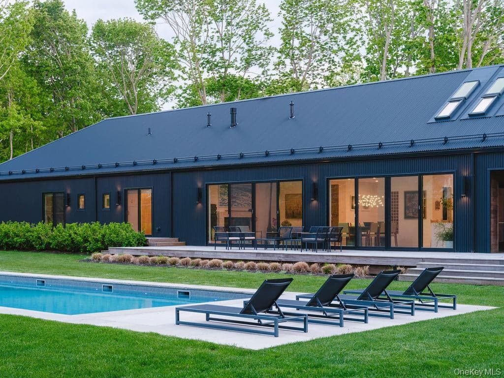 1895 Pequash Avenue thumbnail 2