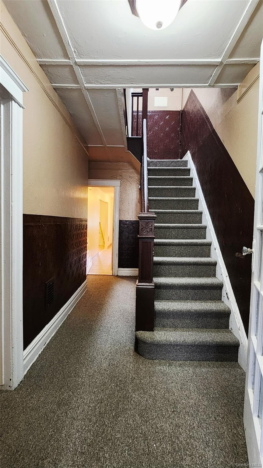6431 Admiral Avenue thumbnail 3
