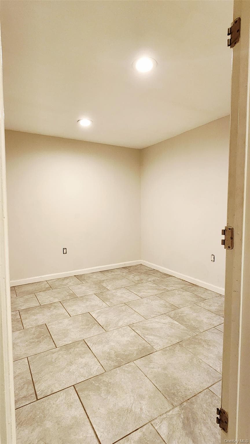 6431 Admiral Avenue thumbnail 19