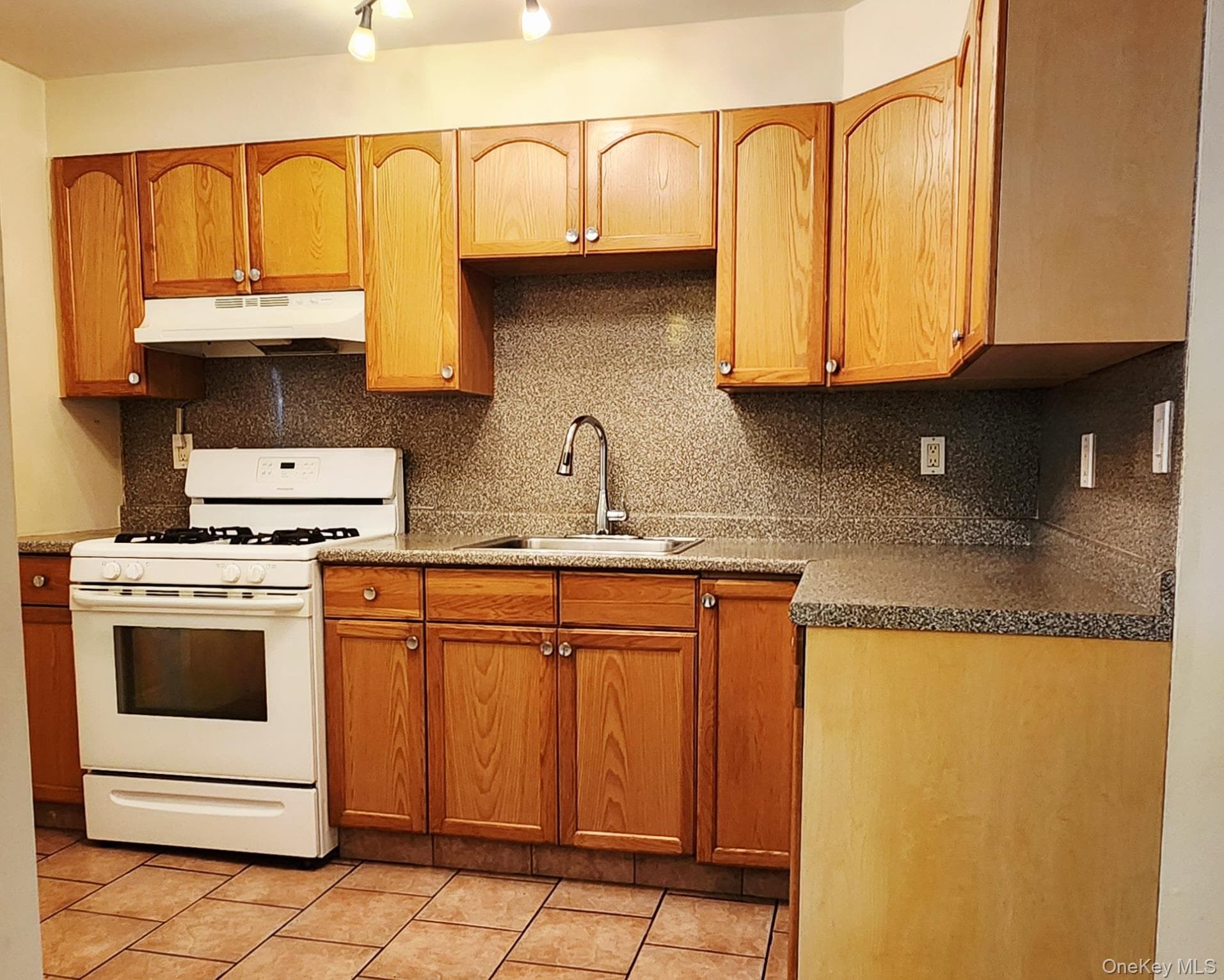 6431 Admiral Avenue thumbnail 8