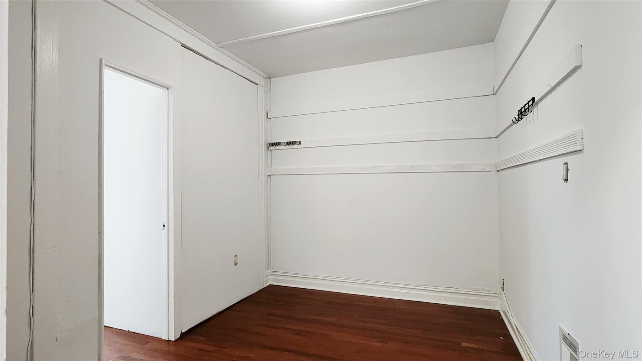 6431 Admiral Avenue thumbnail 12