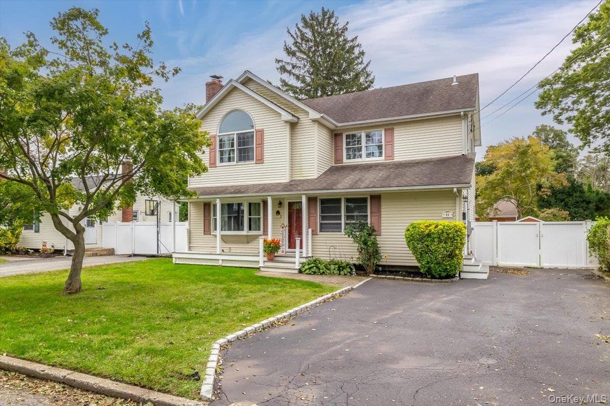 44 Garfield Place, East Northport
