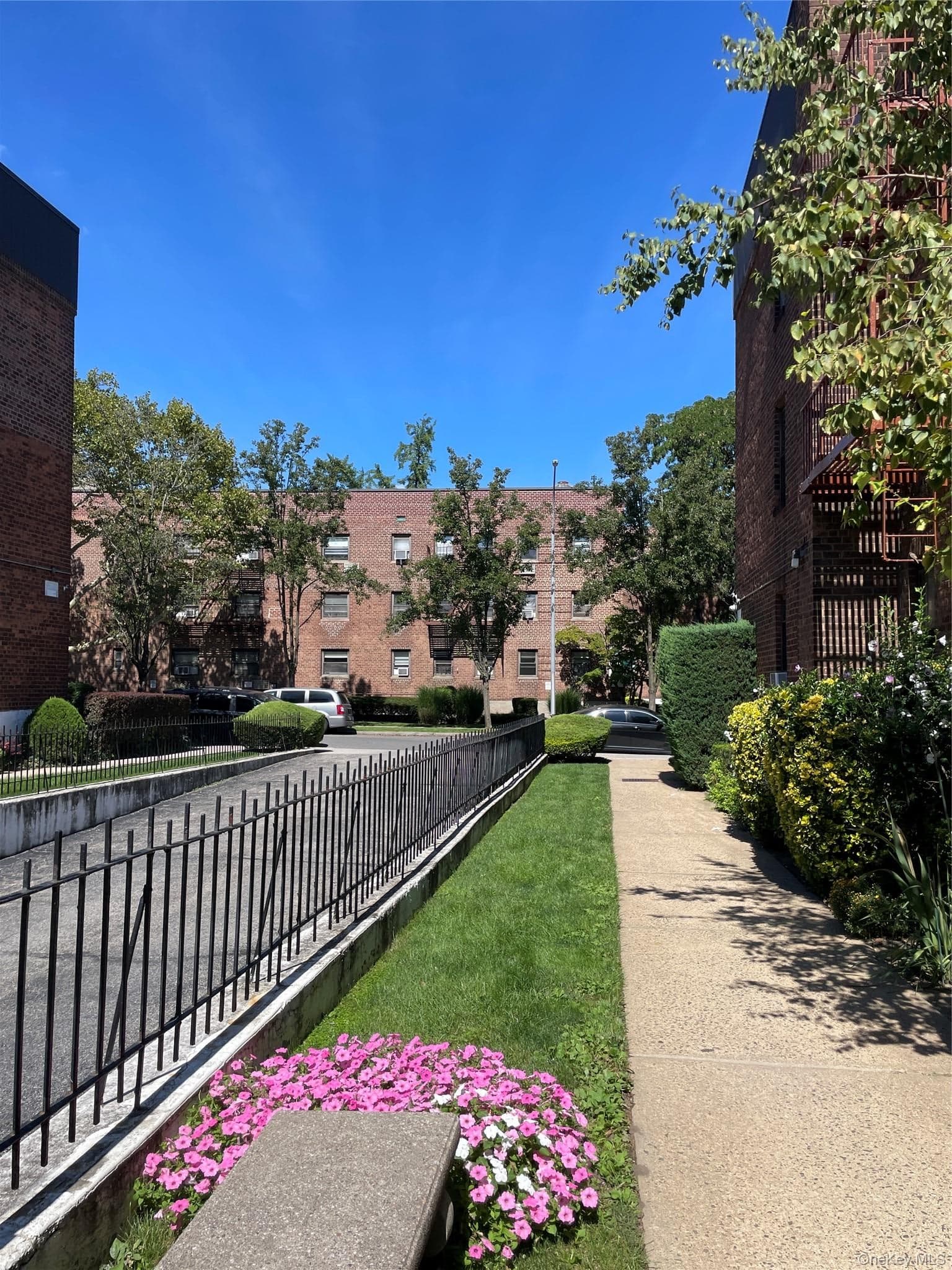 215-40 47 Avenue Ave Unit: 3B thumbnail 3