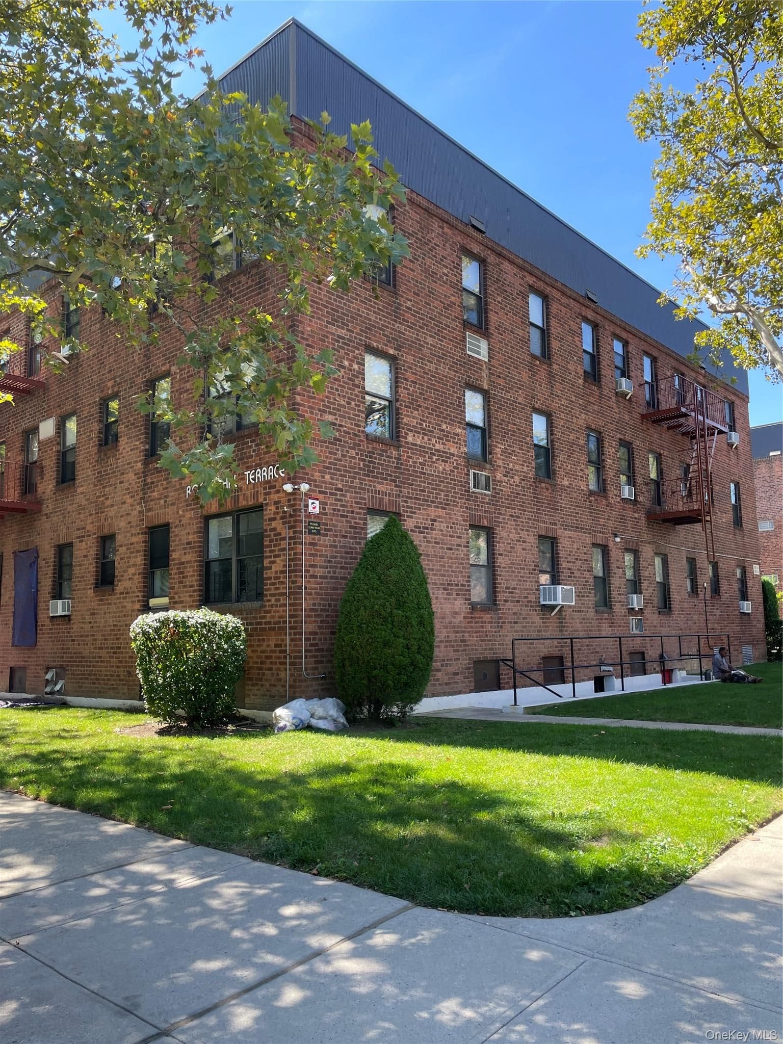 215-40 47 Avenue Ave Unit: 3B thumbnail 5