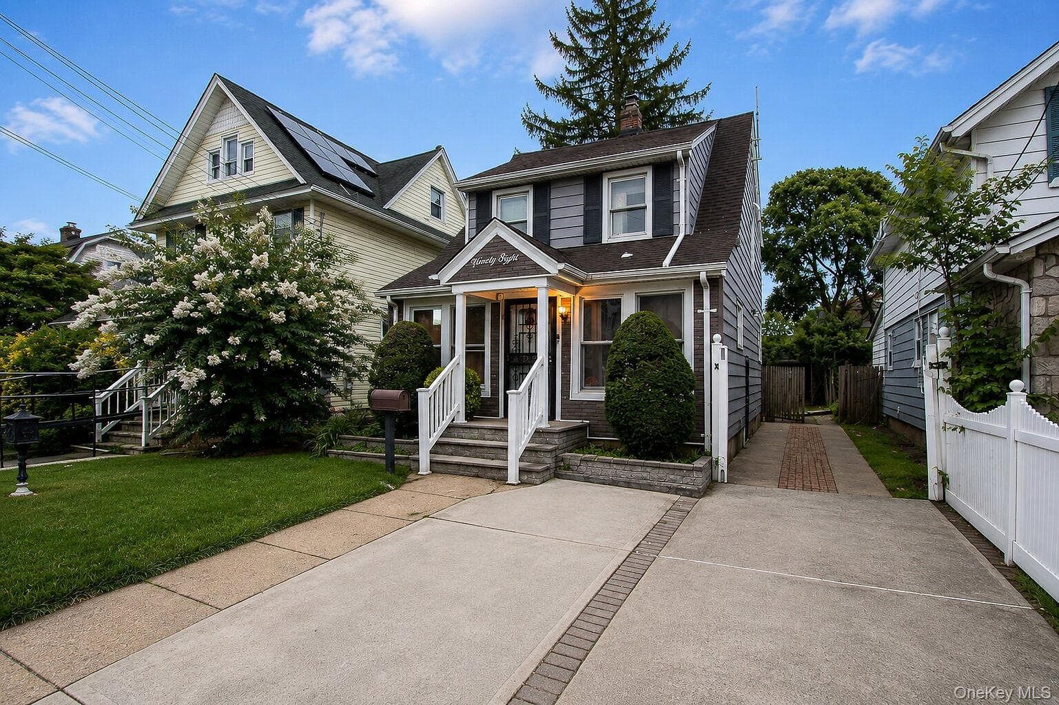 98 Willow Avenue photo 1