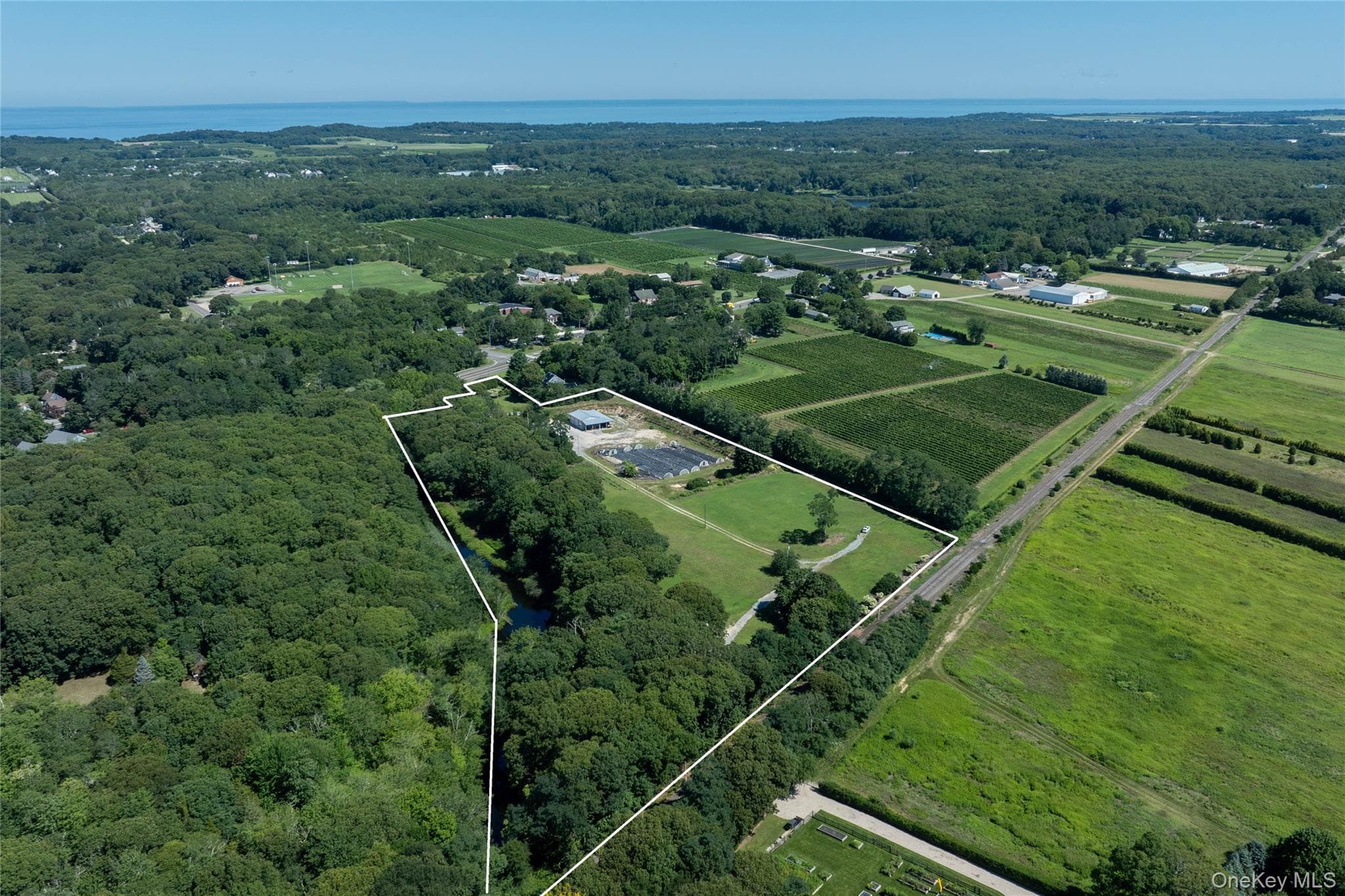 2450 Main Road thumbnail 23