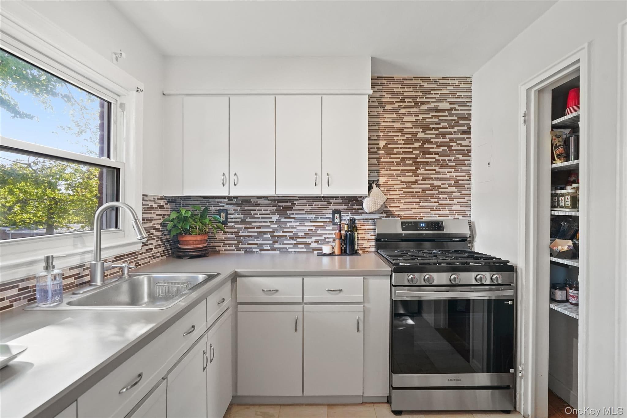 120 N Broadway Unit: 19B thumbnail 8
