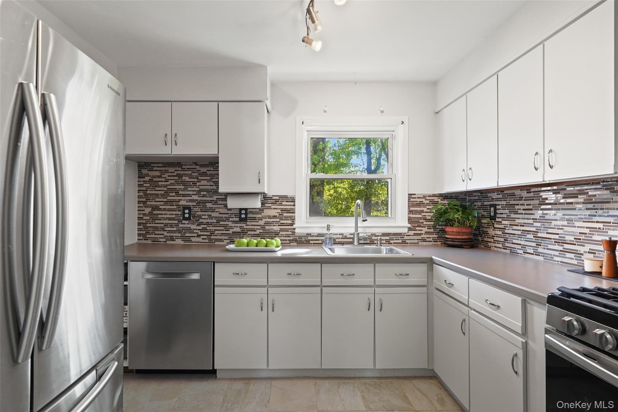 120 N Broadway Unit: 19B thumbnail 7