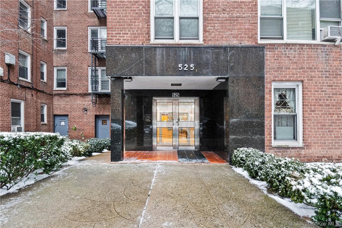 525 W 236 Street Unit: 5B photo 1
