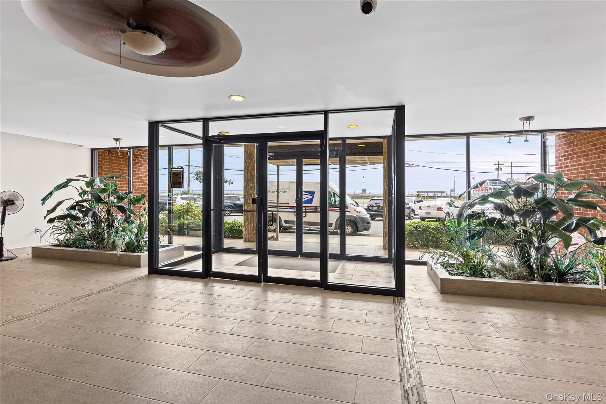 1 E Broadway Unit: 3D thumbnail 6