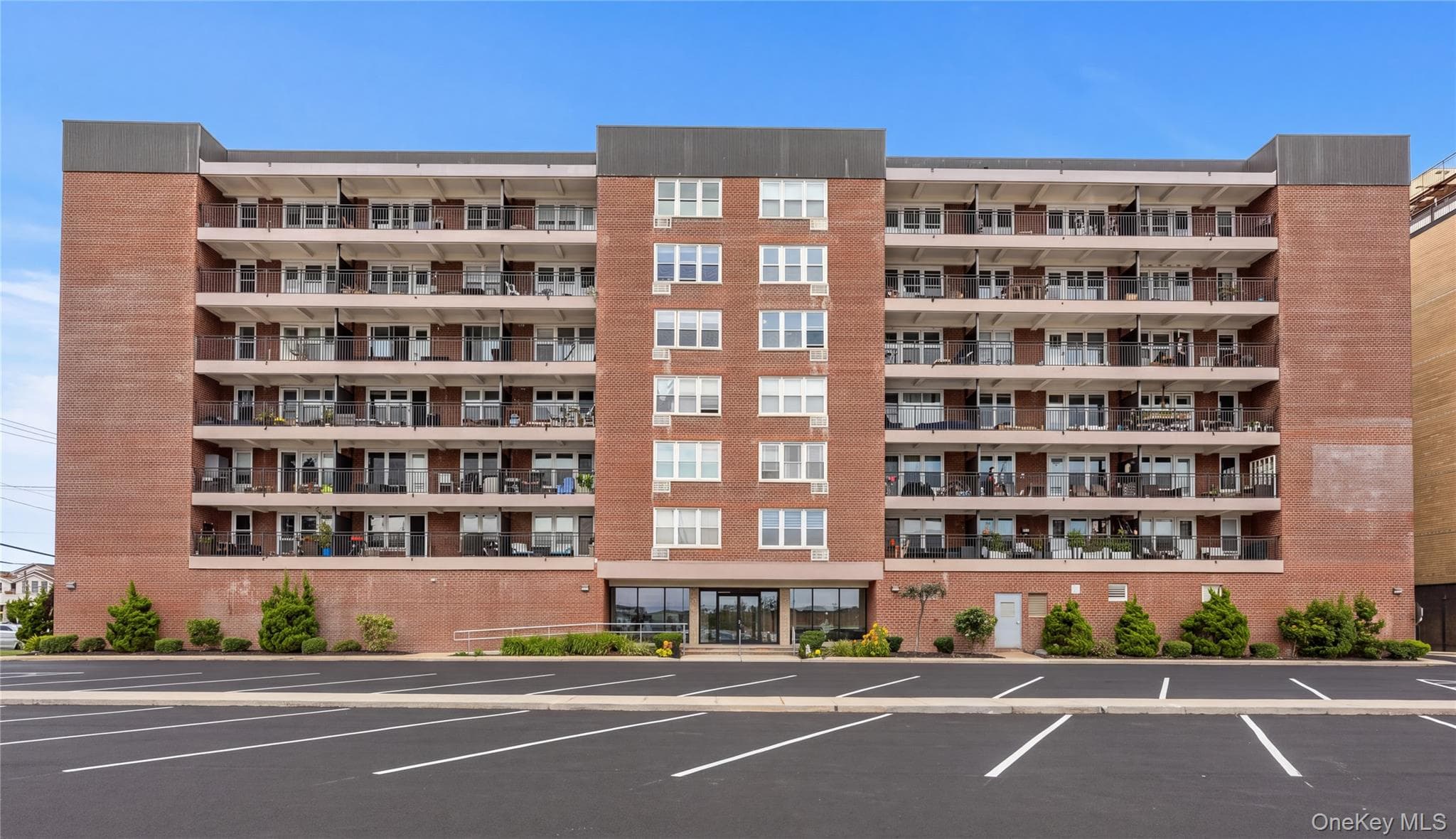 1 E Broadway Unit: 3D thumbnail 4