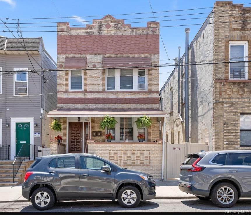 76-04 68th Avenue, Middle Village