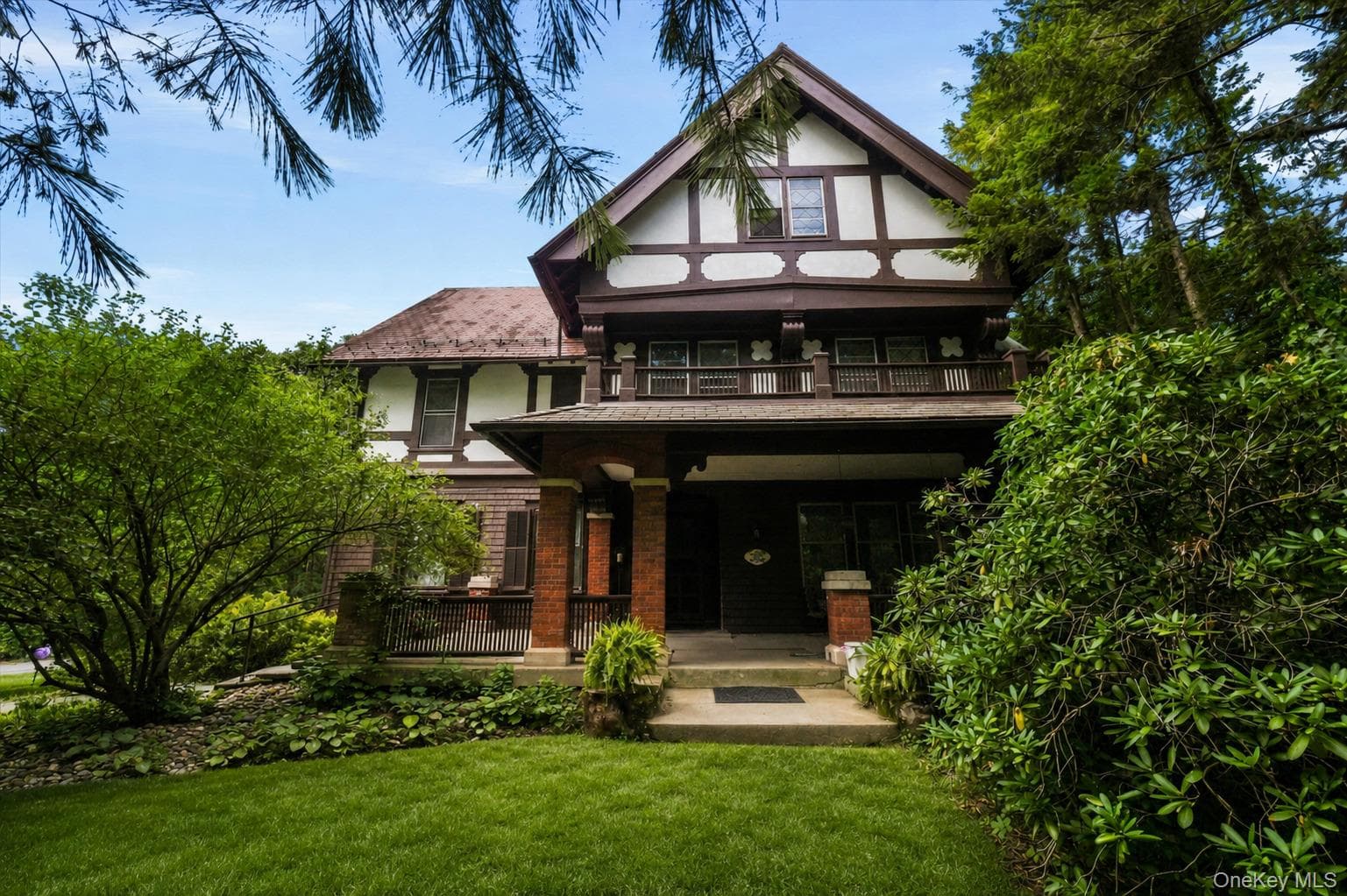 83 Hooker Avenue photo 1