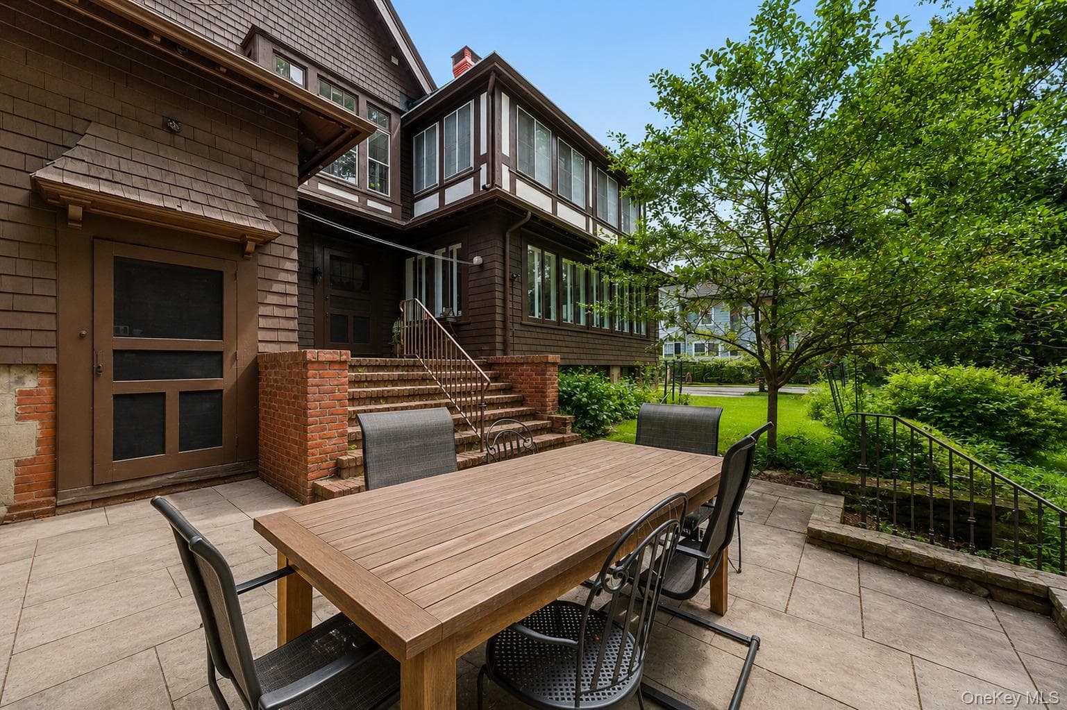 83 Hooker Avenue thumbnail 4