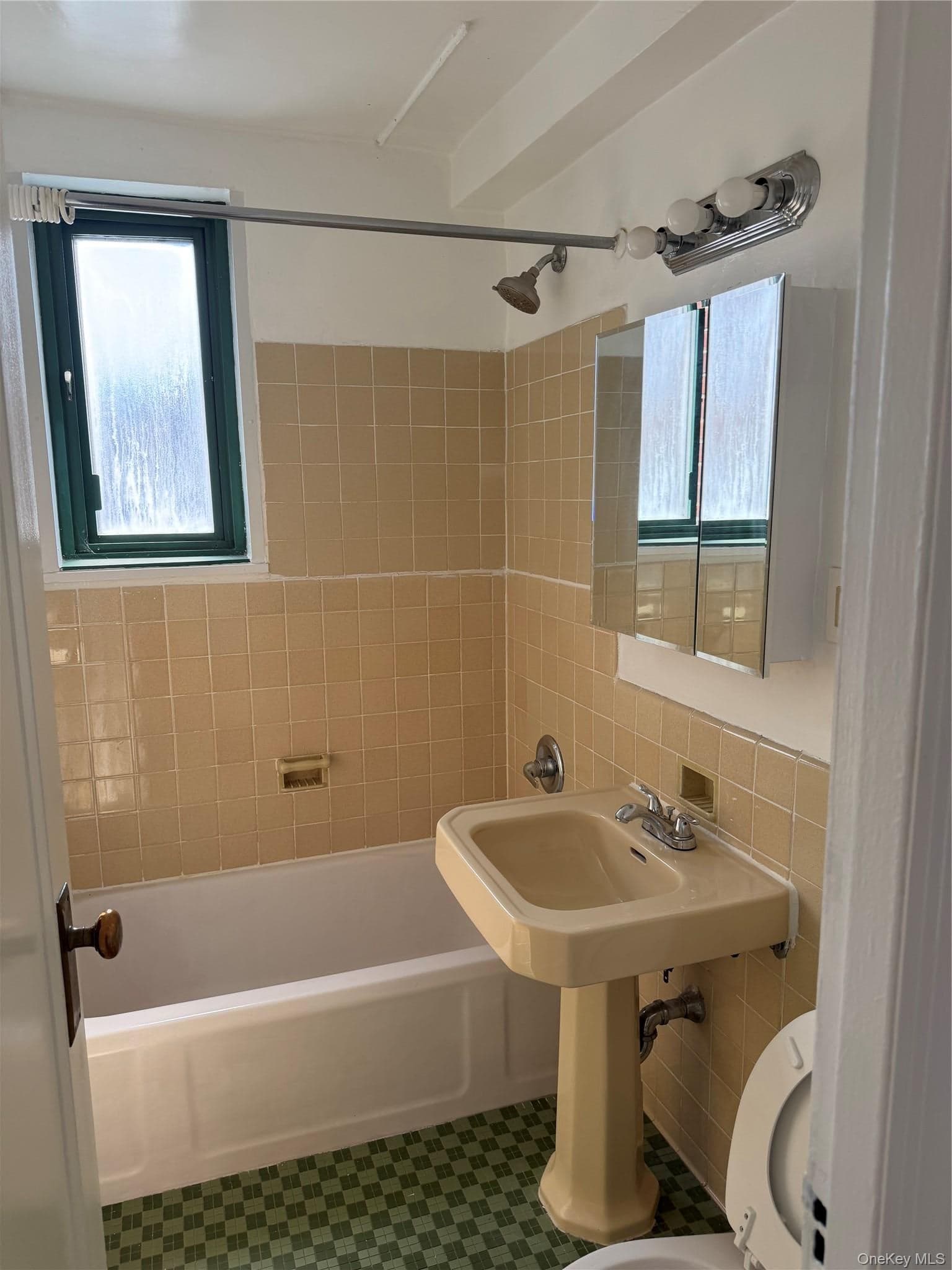 1514 Metropolitan Avenue Unit: 6E thumbnail 3