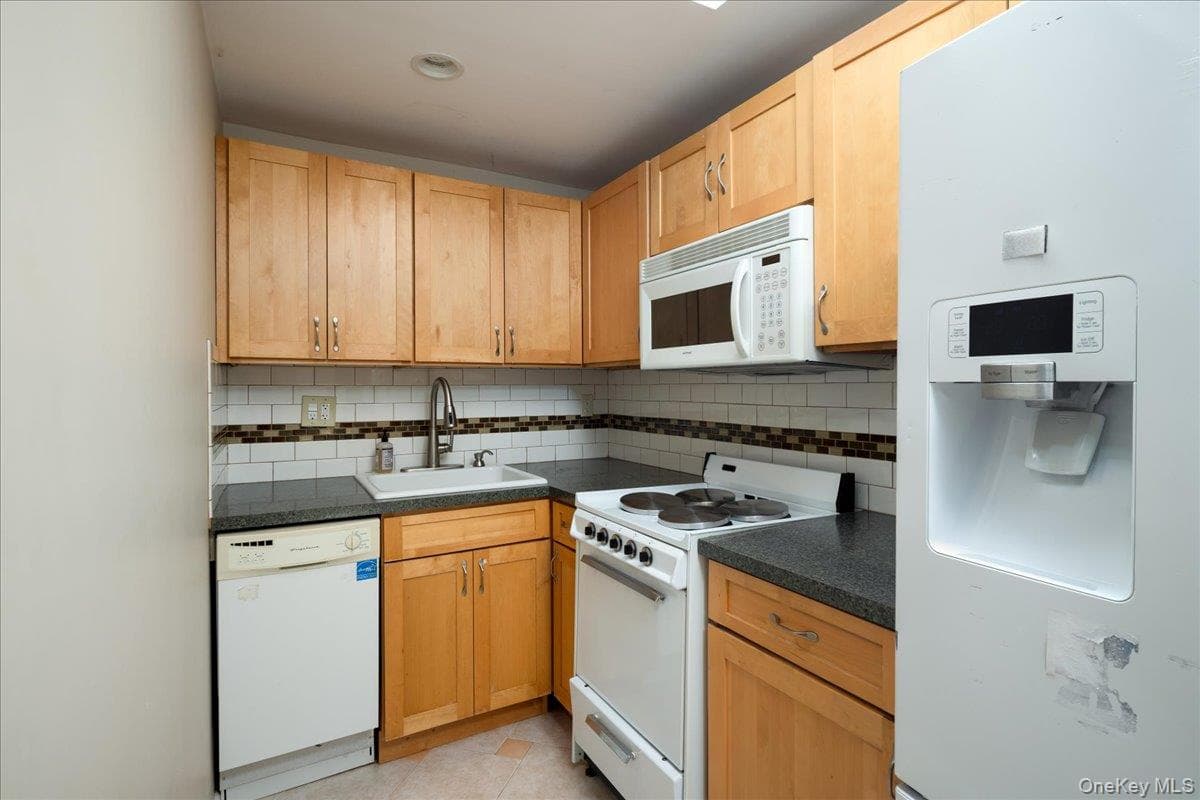 48 Hommell Street thumbnail 16