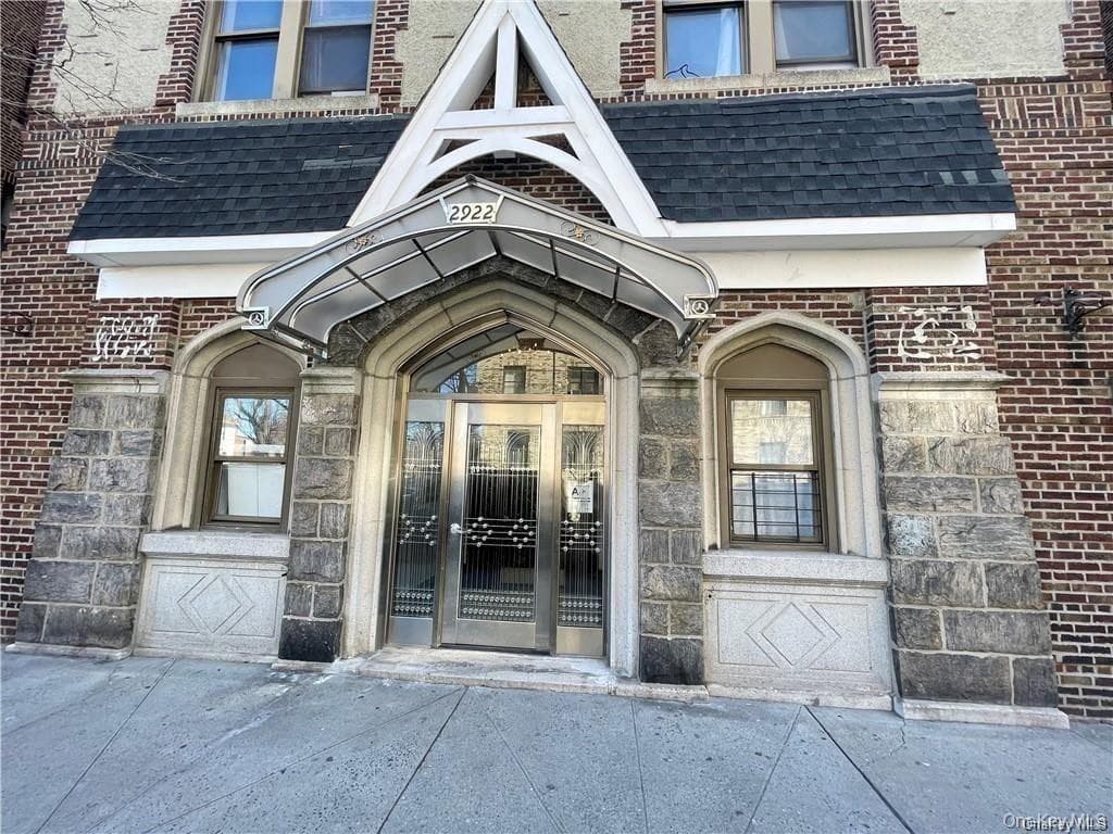 2922 Barnes Avenue Unit: 6E thumbnail 3