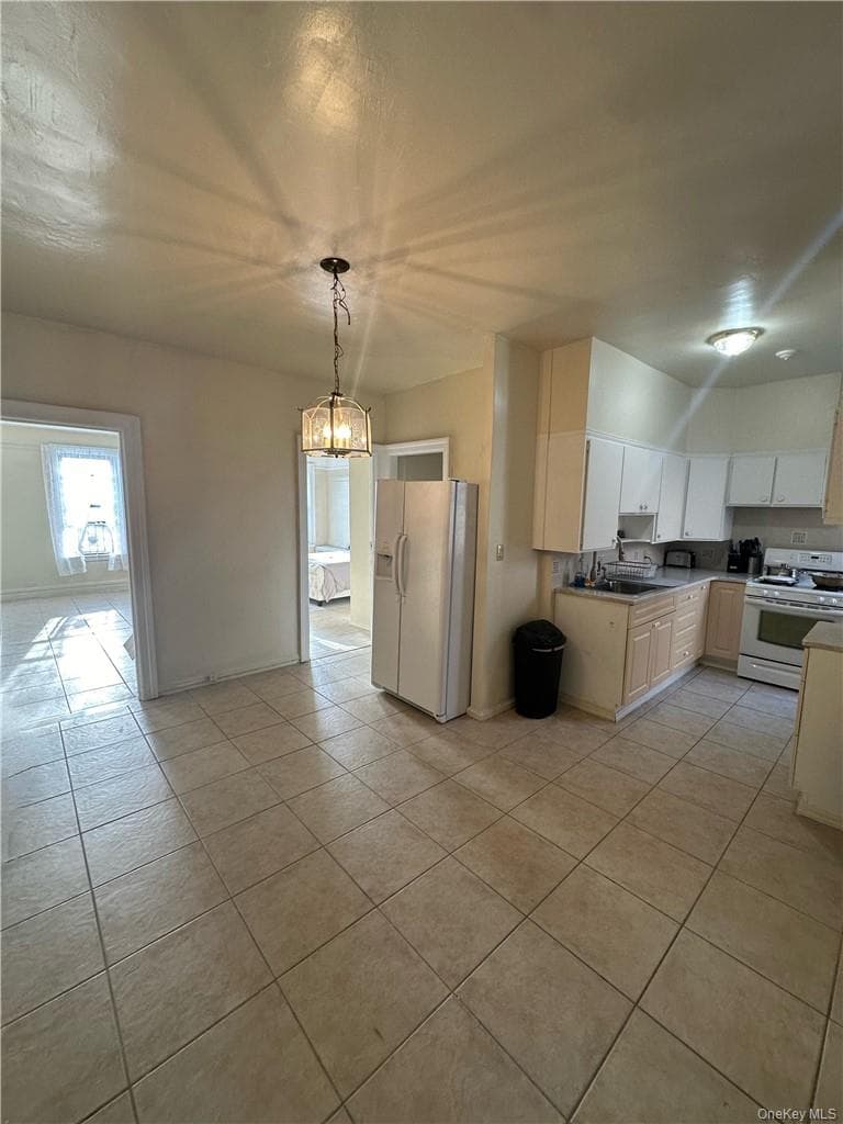 2922 Barnes Avenue Unit: 6E thumbnail 4